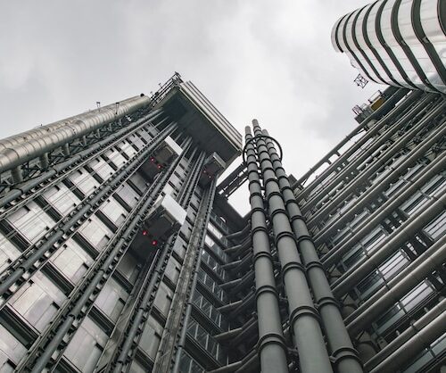 Rewolucja współczesnego przemysłu: Jak nowoczesne technologie kształtują branżę